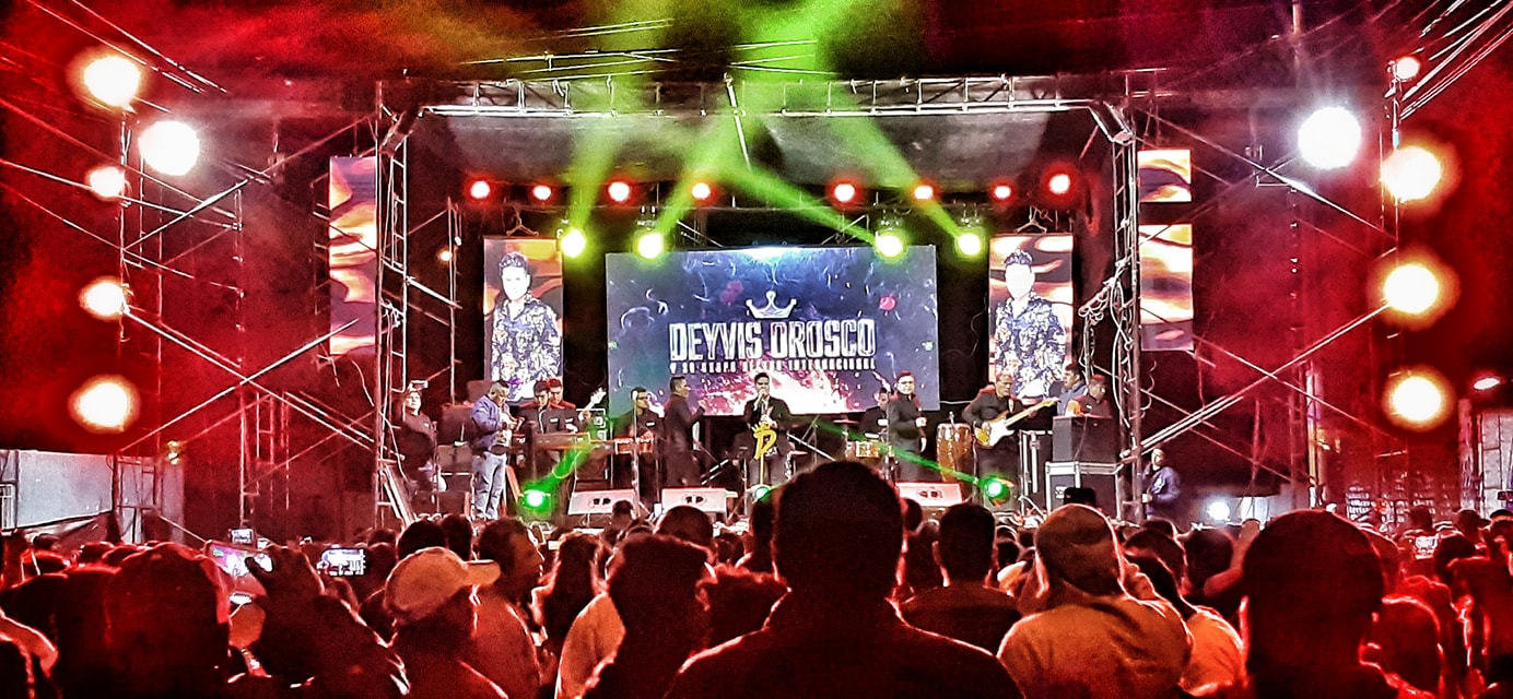 Concierto con pantalla LED